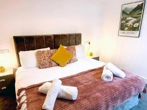 Carvetii - ANNE House Room 5 - SuperKing Bedroom En-suite - Harraby