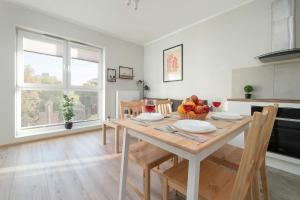 Apartament z Parkingiem w Łodzi przy Parku Rejtana by Noclegi Renters