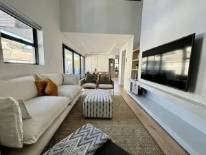 Beautiful Space with views of Lions Head - Cape Town