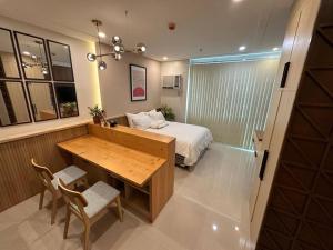 A cozy home feel with a city view - The Capitol at Sitari - 3hvězdičkové hotely ve městě Bacolod