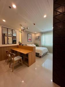 A cozy home feel with a city view - The Capitol at Sitari