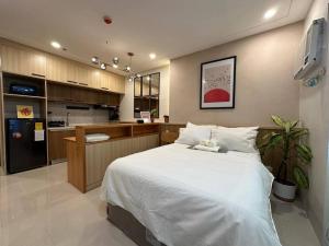 A cozy home feel with a city view - The Capitol at Sitari