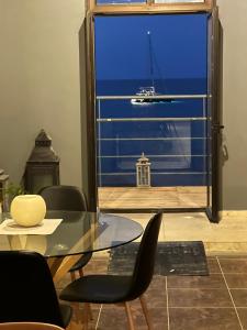 Endless blue suites 4