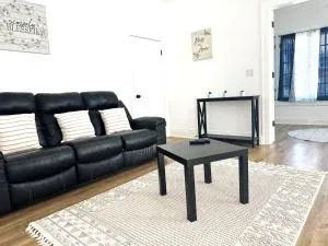 Downtown Retreat - Cozy First Floor - 兰开斯特