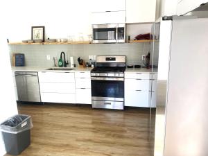 Downtown Retreat - Cozy First Floor