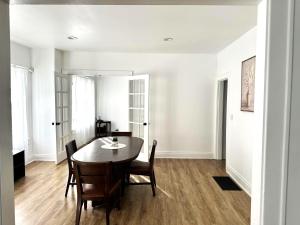 Downtown Retreat - Cozy First Floor