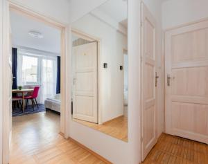 Śląska Pleasant Studios by BookingHost