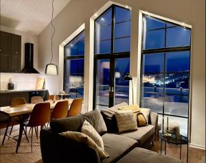 Newly built cabin with sauna, fireplace and amazing view