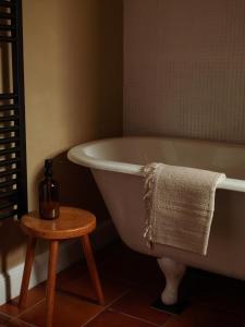 Tranquil cottage with spectacular sea views