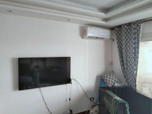 شقه ويمبي بالمعموره بجوار بيتزا كوين بالطابق 4