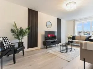 Contractors Relocations Parking WIFI Smart TV - Leigh