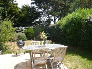 Maisons de vacances Charmante maison a Sauzon avec grand jardin, proche commerces et plage - FR-1-418-82 : photos des chambres