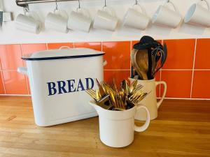 Spacious Garden Home in New Mills - Pet Friendly - Pass the Keys