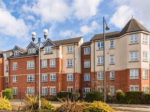Stylish 2 Bed Flat in Warwick with Private Parking - Pass the Keys