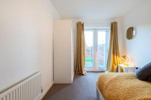 City centre 4 Bed house FREE parking walk to town