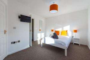 City centre 4 Bed house FREE parking walk to town