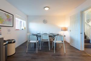 City centre 4 Bed house FREE parking walk to town