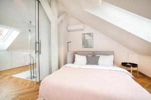 Large and modern apartment in the heart of Prague