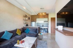 Cozy&Elegant-Prestigia-pool-10min from Gueliz