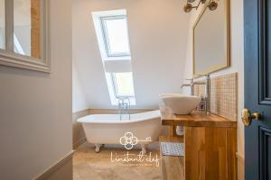 Manoir dException - 20 Personnes - Piscine, Baby-Foot & Tapis de Course