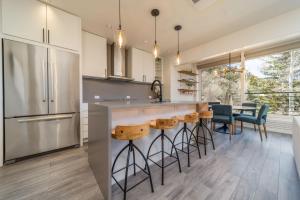 New Listing Renovated 3BR with AC & Pool