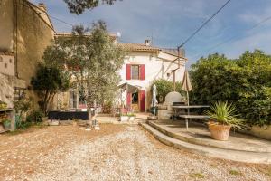 Maisons de vacances Le Guiguet - Mas provencal avec piscine pour 10 : photos des chambres