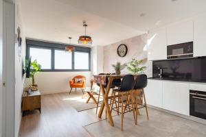 Skyline VI Pool & Coworking by ELE Apartments
