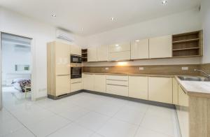 Sliema Seaside Apartment Retreat