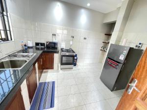 Zuris Luxurious Oceanview Penthouse, Meters from the beach