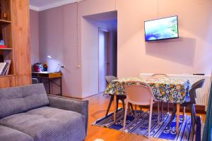 The Librarians House with Balcony