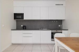 Apartment with Terrace - Wawrzyńca 21 Street