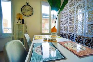 Appartements 2 pieces Les Nuits Douces - Calme et Lumineux - Gare a 10 min - Tram a 3 min : photos des chambres