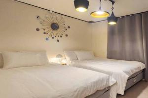 C2 White Linen House 2br