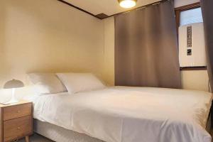 C2 White Linen House 2br