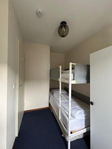 Zonnig appartement Hollum met balkon en groen uitzicht