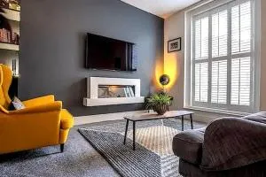 Stylish Quiet Town Apartment with Parking WEEKLY and MONTHLY Let at Reduced Rates - Great Hanwood