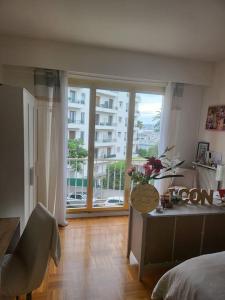 Free parking, private bedroom and bathroom with seaview