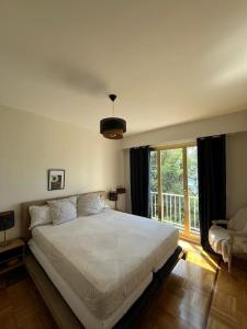 Free parking, private bedroom and bathroom with seaview