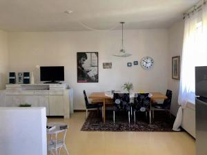 N195 - Numana, ampio pentalocale con giardino