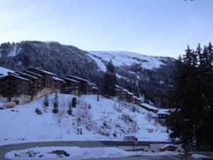 Appartement 2 pièces à Valmorel, skis aux pieds, balcon, note 7,0710, animaux acceptés - FR-1-356-201