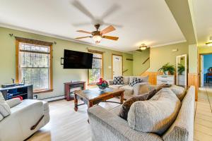 Dog-Friendly Lake George Home 3 Mi to Beach!