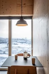 Aska, Modern Cabin - Geiteyjarstrond