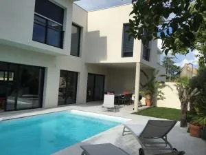 Villa contemporaine avec piscine - 马格隆新城