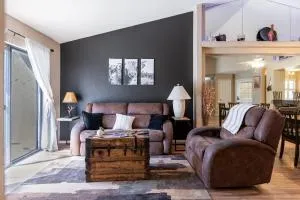 Cozy 2BR House with BBQ, Near Tempe Attractions - Raintree