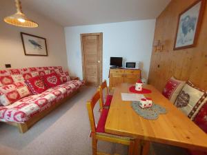 Appartement 2 pièces à Valmorel avec animaux acceptés et balcon, proche des pistes - FR-1-356-372