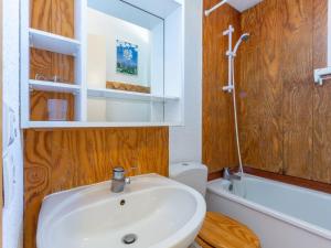 Studio cabine 3 personnes, cuisine équipée, animaux acceptés, proche pistes et commerces - FR-1-353-28