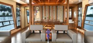 Floatel Houseboats