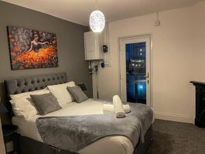 Redcar - Seafront, 6 Bedrooms, Short Stays