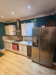 Redcar - Seafront, 6 Bedrooms, Short Stays