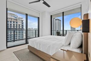 Bayside Breeze - Downtown Luxury Tower